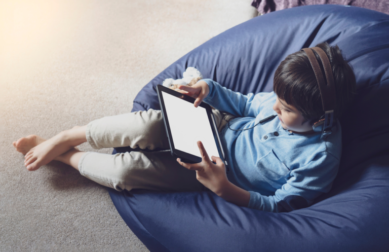 כיצד שיעורי אנגלית מקוונים מסייעים לילדים ללמוד את השפה?